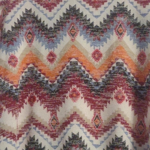 Absolutely Famous Colorful Chevron Pattern Top Size Large - Picture 2 of 9
